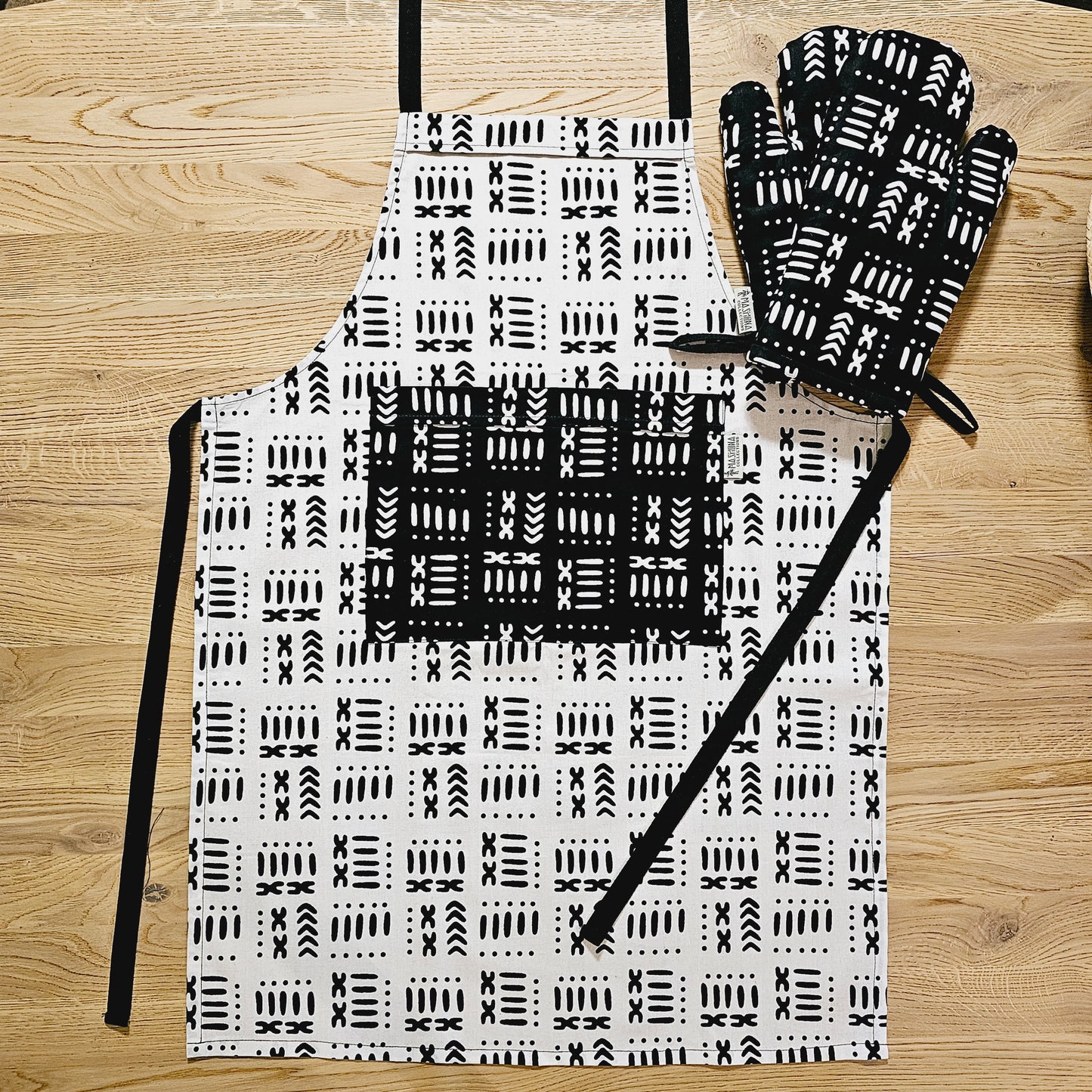 Handmade Apron and Matching Oven Gloves Set